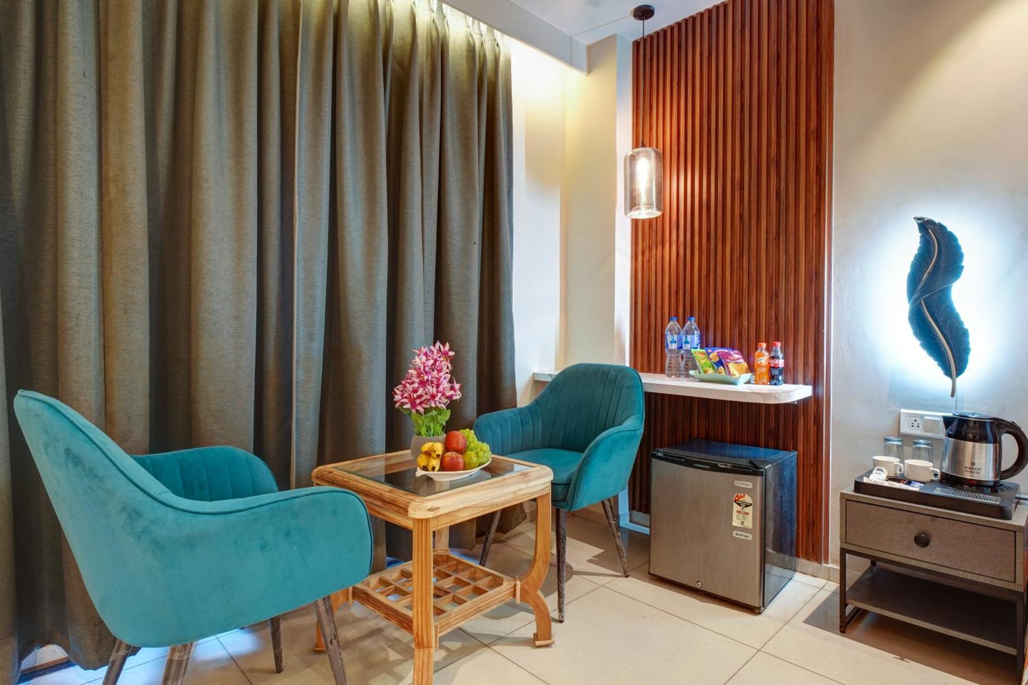 Rjk Stay - Sohna Road & Spaze It Park Gurgaon Bagian luar foto