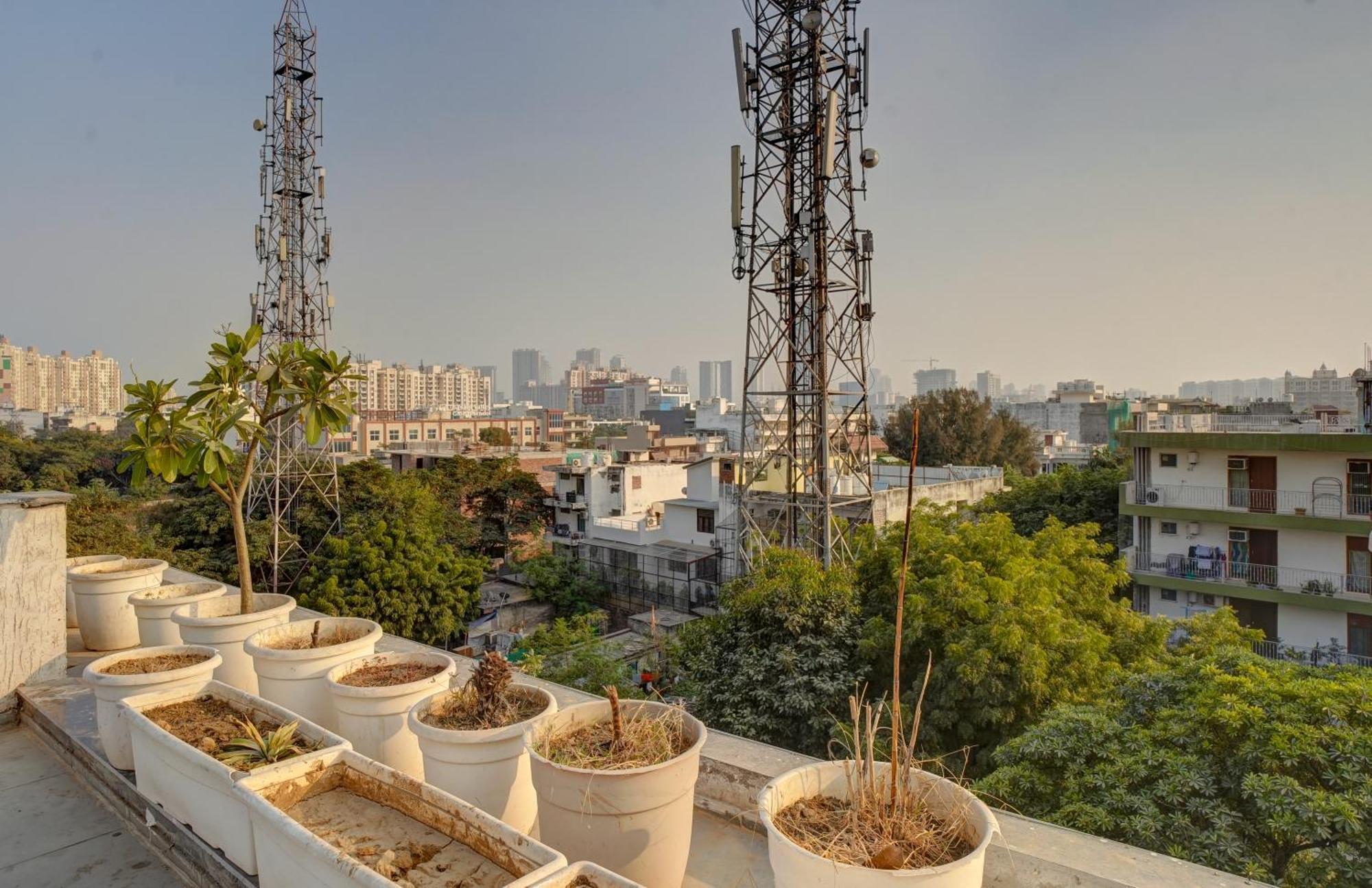 Rjk Stay - Sohna Road & Spaze It Park Gurgaon Bagian luar foto