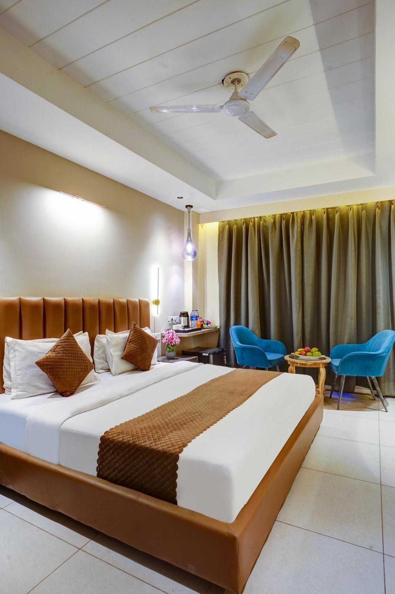 Rjk Stay - Sohna Road & Spaze It Park Gurgaon Bagian luar foto
