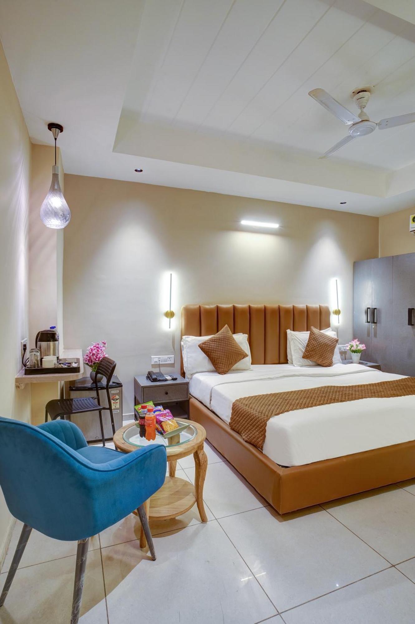 Rjk Stay - Sohna Road & Spaze It Park Gurgaon Bagian luar foto