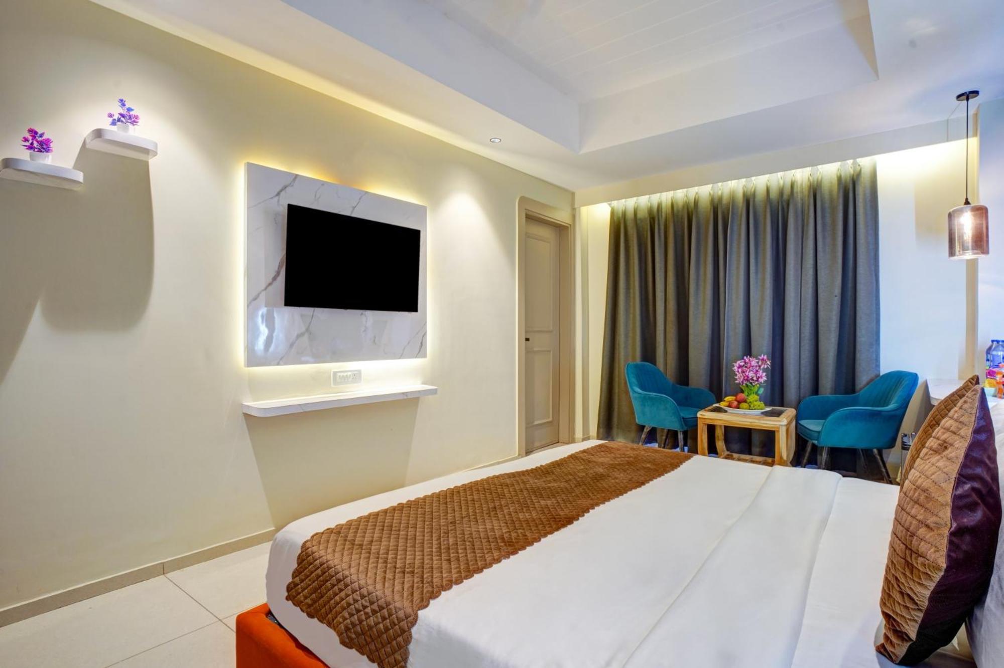Rjk Stay - Sohna Road & Spaze It Park Gurgaon Bagian luar foto
