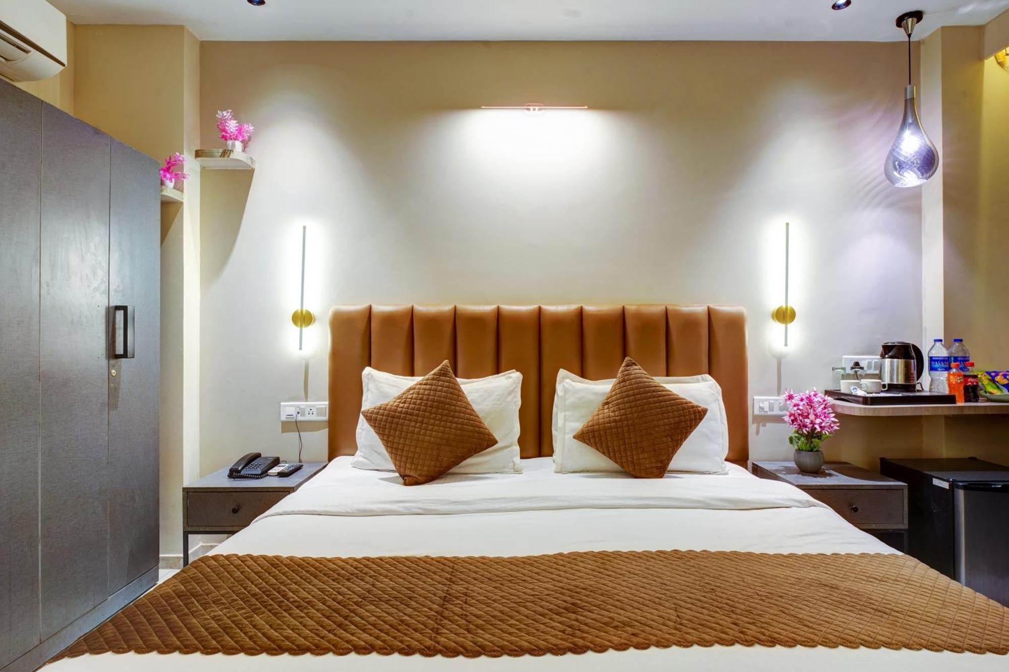 Rjk Stay - Sohna Road & Spaze It Park Gurgaon Bagian luar foto