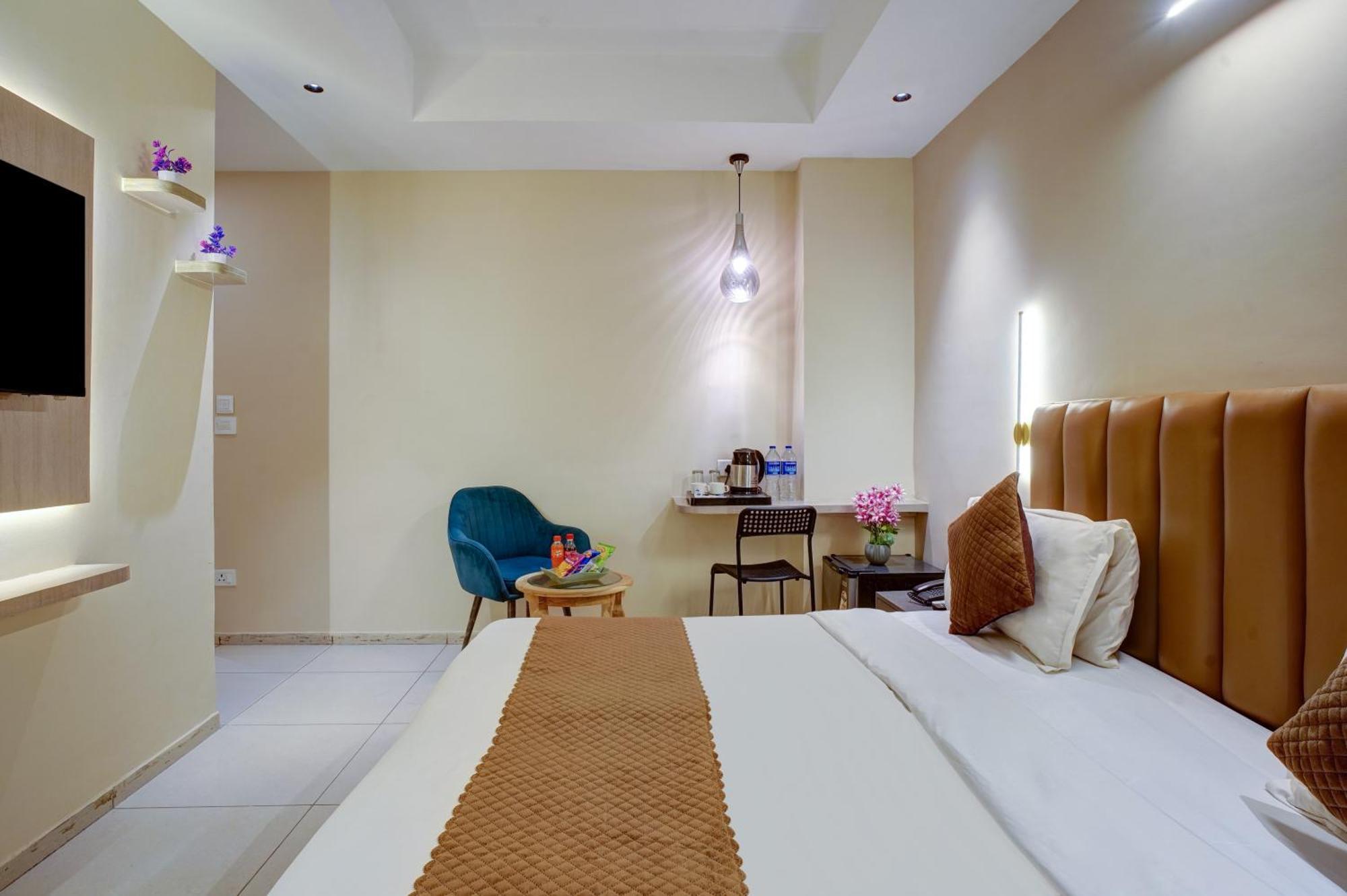 Rjk Stay - Sohna Road & Spaze It Park Gurgaon Bagian luar foto