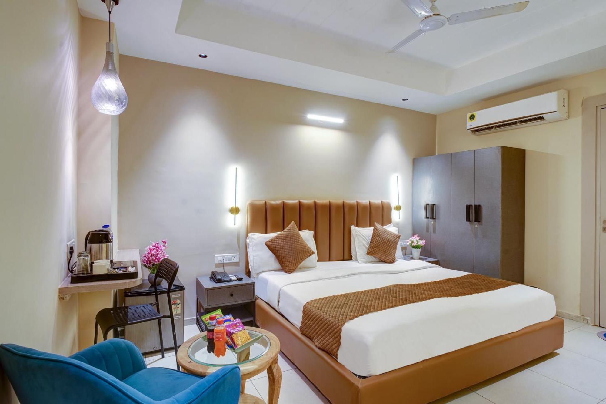 Rjk Stay - Sohna Road & Spaze It Park Gurgaon Bagian luar foto