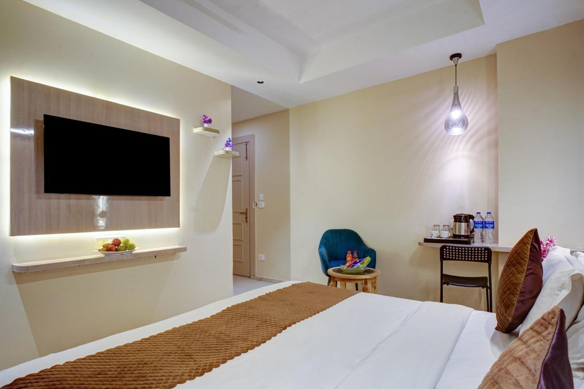 Rjk Stay - Sohna Road & Spaze It Park Gurgaon Bagian luar foto